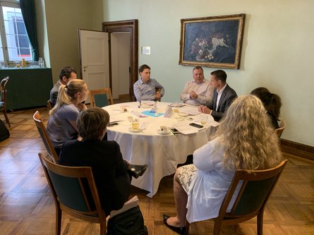 Intensive Diskussion an den Roundtables-Gesprächen zu ESG