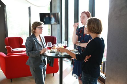 v.l.n.r Marianne Müller, Clientis und IHAG Privatbank, Cornelia Stengel Kellerhals Carrard und Stephanie Wickihalder, Swiss Fintech Innovations