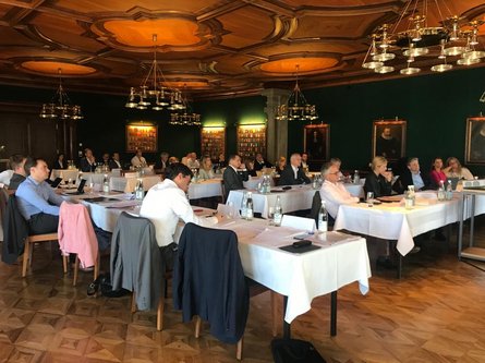 Nach vier Monaten erstes Seminar im Zunfthaus Saffran zu ESG