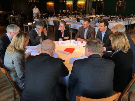 Intensive Diskussion an den Roundtables