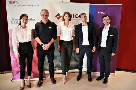 Herzlichen Dank an Samuel Widmann (Referent) und an die drei Sponsoren mit Delia Steiner, Aixigo, Silvan Lohri, Swisscom und Bobby Zarkov, KPMG